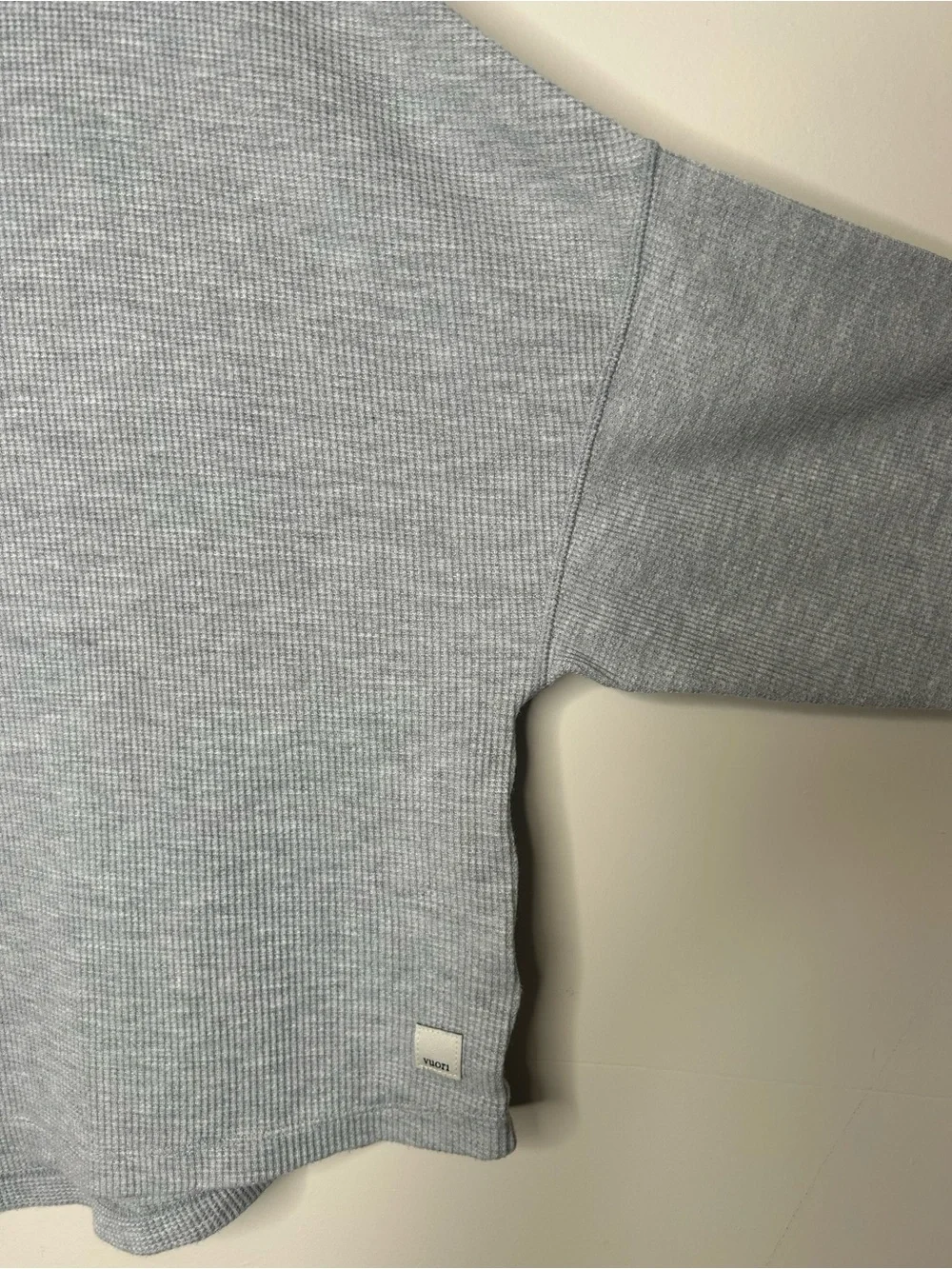 Vuori Heather Gray Waffle Weave L/S top Size M/L NWOT Cotton Blend Slight Crop - Picture 3 of 6